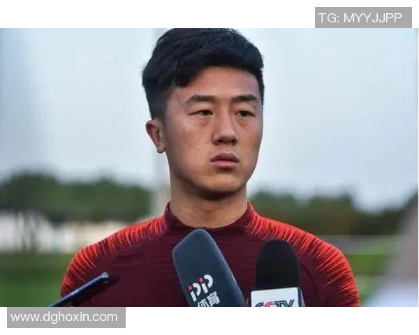 足球明星刘洋的墙顶事件揭秘与背后的故事分析